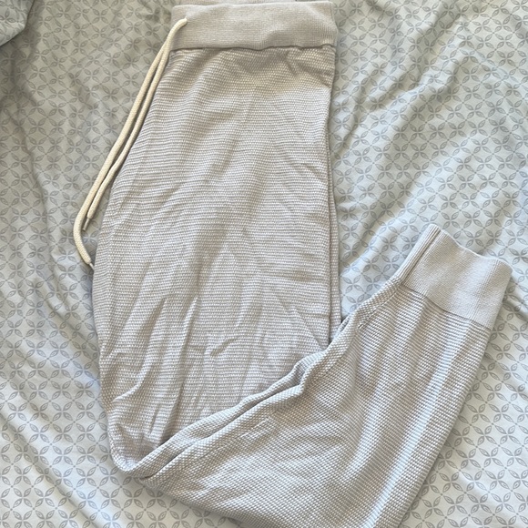 Varley | Sweater & Jogger Set - Picture 6 of 8